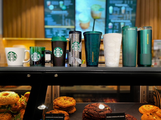 PAL_app_losy_vyhra_od_Starbucks_hrnecky_a_tumblery