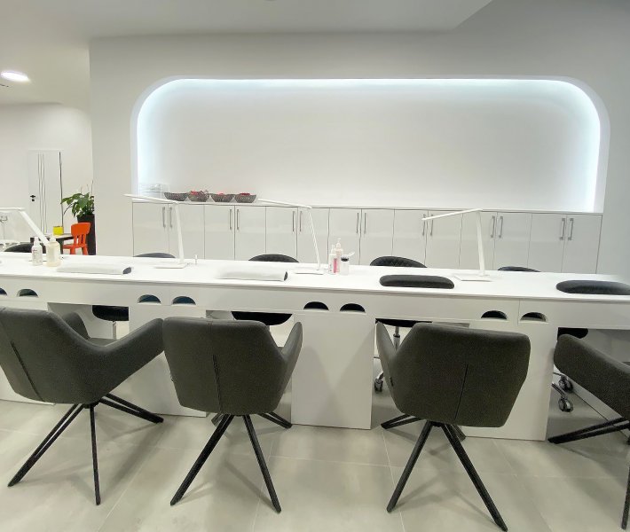 Glouw Nails, hair & spa